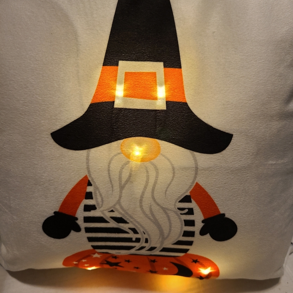 Halloween Light up pillow NWT